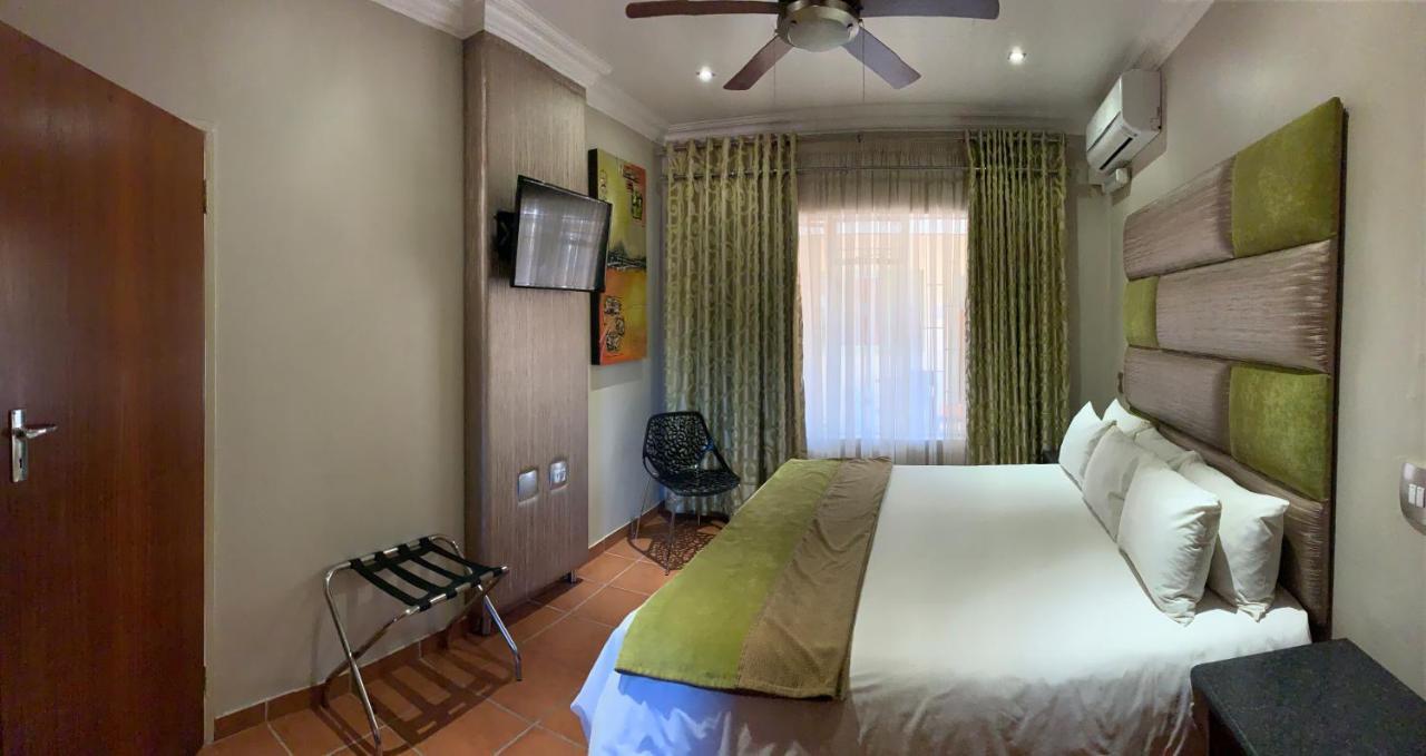 Polokwane Lodge ภายนอก รูปภาพ