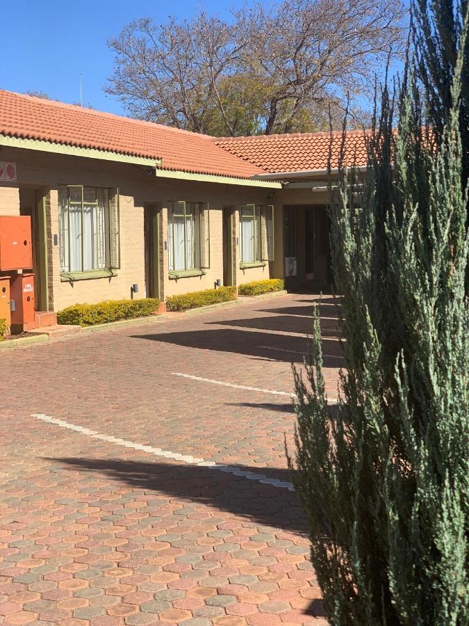 Polokwane Lodge ภายนอก รูปภาพ