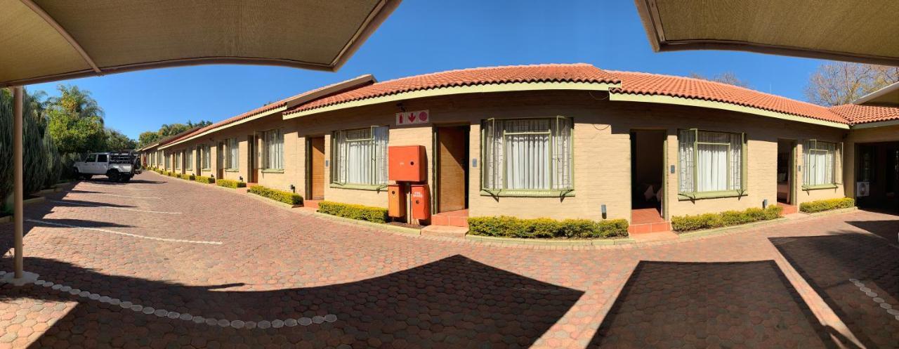 Polokwane Lodge ภายนอก รูปภาพ