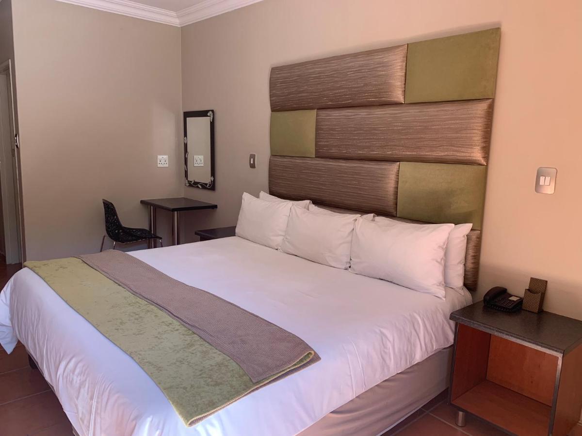Polokwane Lodge ภายนอก รูปภาพ